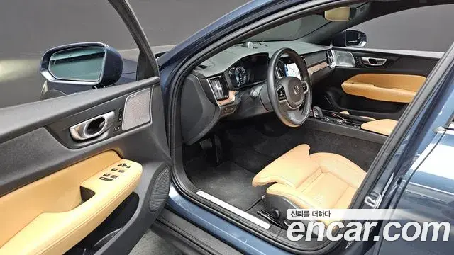Volvo V60 Cross Country 2021 — ფოტო 1/30