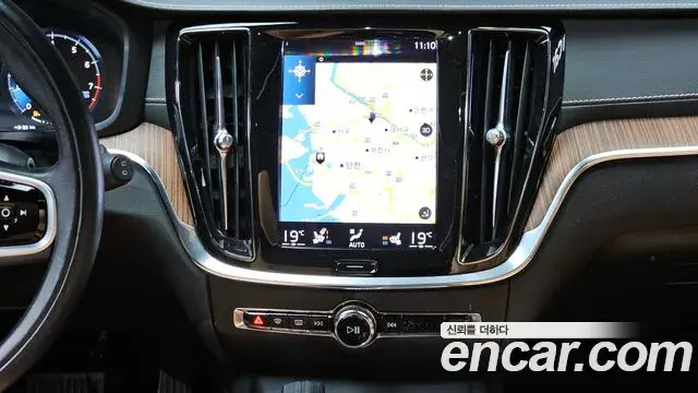 Volvo V60 Cross Country 2021 — ფოტო 15/30