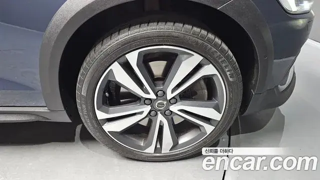 Volvo V60 Cross Country 2021 — ფოტო 23/30