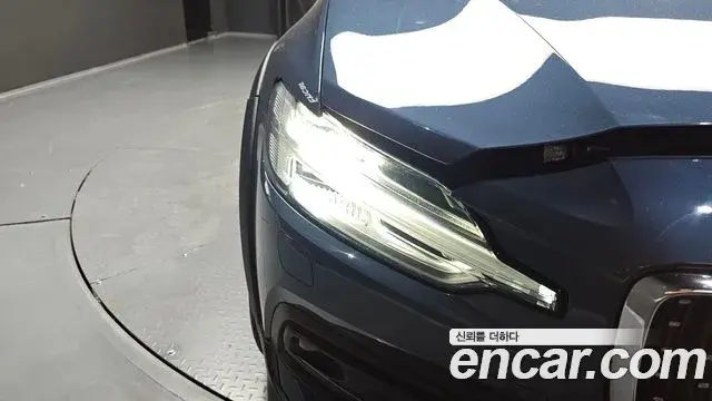 Volvo V60 Cross Country 2021 — ფოტო 29/30
