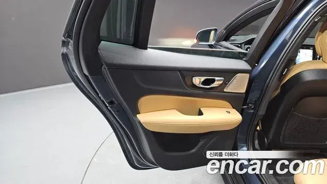Volvo V60 Cross Country 2021 — ფოტო 16/30