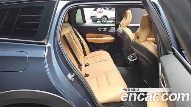 Volvo V60 Cross Country 2021 — ფოტო 28/30