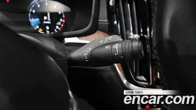 Volvo V60 Cross Country 2021 — ფოტო 17/30