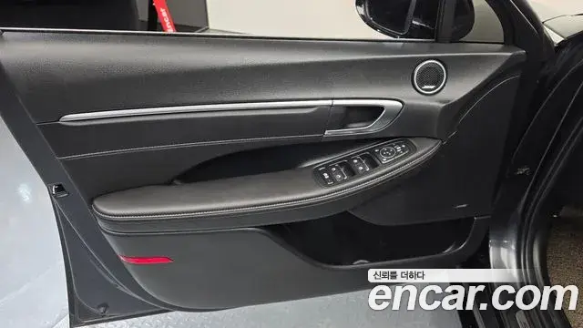 Hyundai Sonata Hybrid 2023 — ფოტო 23/30