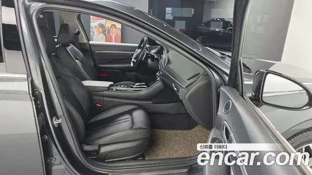 Hyundai Sonata Hybrid 2023 — ფოტო 19/30