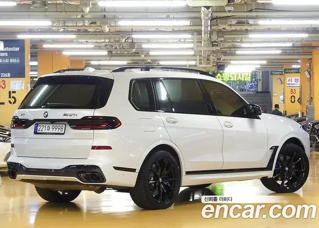 BMW X7 2024 — Фото 1/20