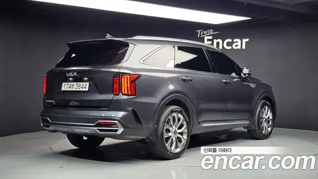 Kia Sorento 2023 — Фото 2/20