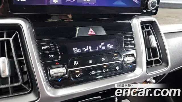 Kia Sorento 2023 — Фото 16/20