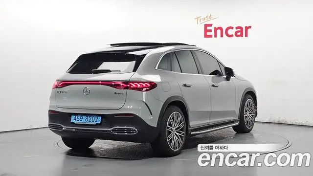 Mercedes-Benz EQE SUV 2023 — Şəkil 23/38