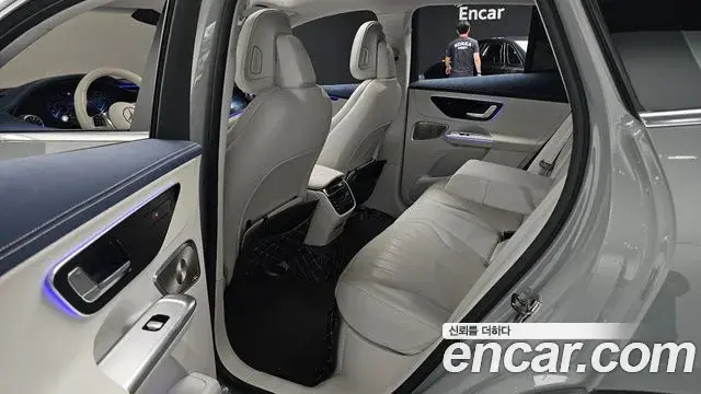 Mercedes-Benz EQE SUV 2023 — Şəkil 20/38