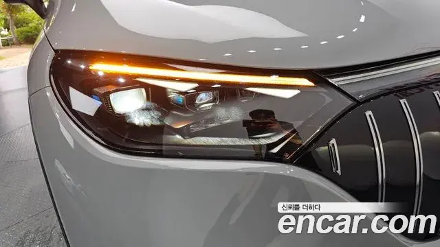 Mercedes-Benz EQE SUV 2023 — Şəkil 24/38