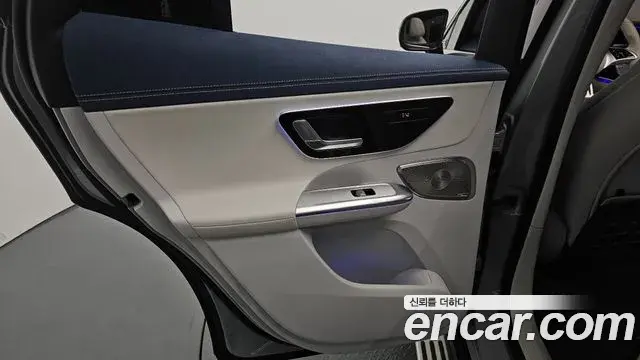 Mercedes-Benz EQE SUV 2023 — Şəkil 8/38