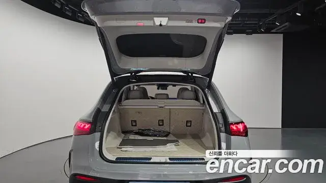 Mercedes-Benz EQE SUV 2023 — Şəkil 33/38