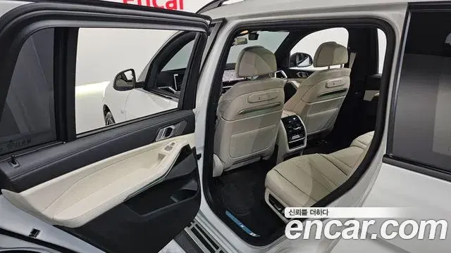 BMW X7 2025 — ფოტო 19/39