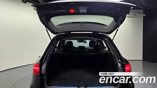 Mercedes-Benz GLC-Class 2019 — Şəkil 30/37