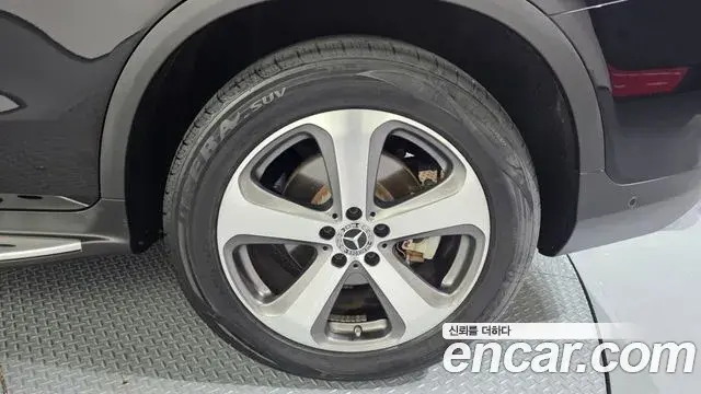 Mercedes-Benz GLC-Class 2019 — Şəkil 13/37