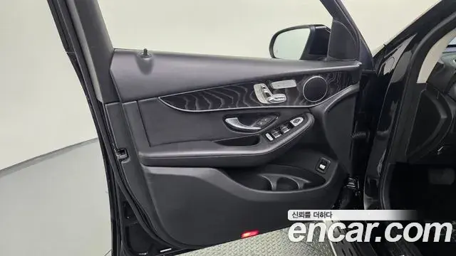Mercedes-Benz GLC-Class 2019 — Şəkil 11/37