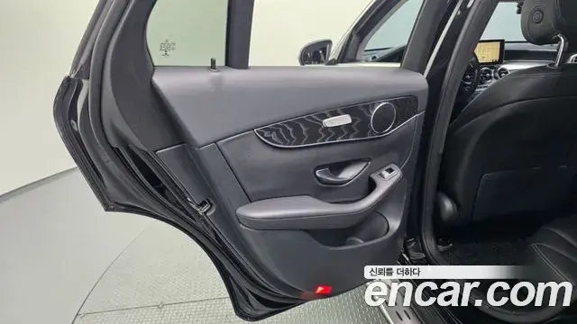 Mercedes-Benz GLC-Class 2019 — Şəkil 15/37