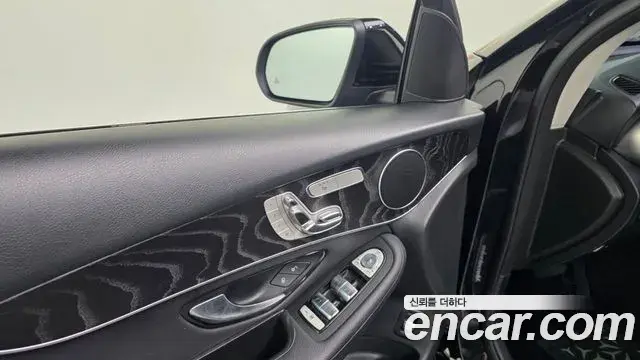 Mercedes-Benz GLC-Class 2019 — Şəkil 16/37