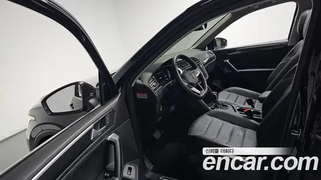 Volkswagen Tiguan 2023 — Photo 18/39