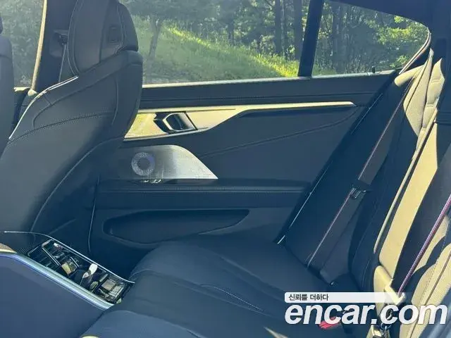 BMW 8 Series 2025 — ფოტო 19/20