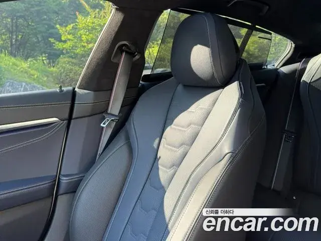 BMW 8 Series 2025 — ფოტო 12/20