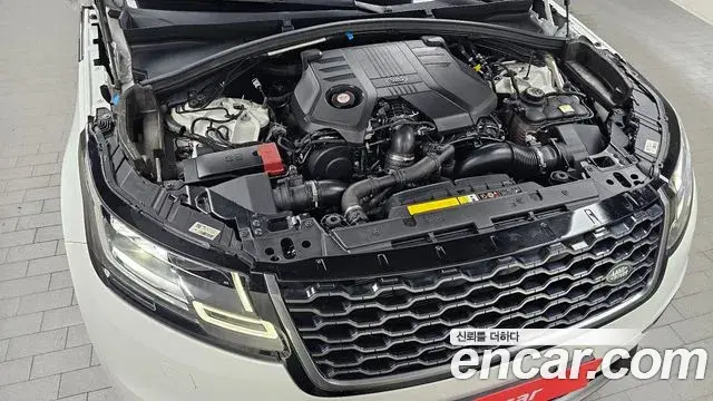 Land Rover Range Rover Velar 2018 — ფოტო 12/36