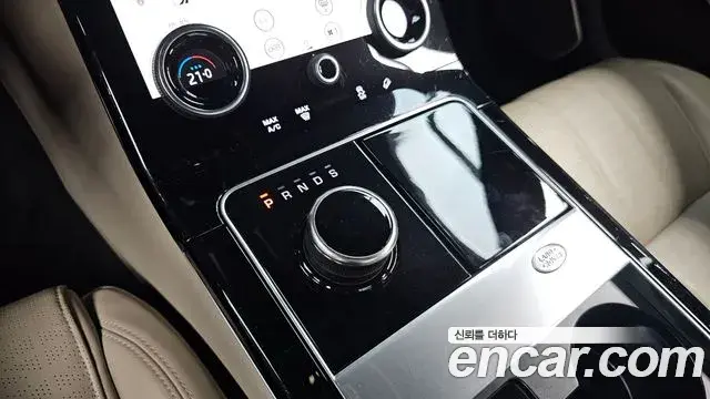 Land Rover Range Rover Velar 2018 — ფოტო 33/36