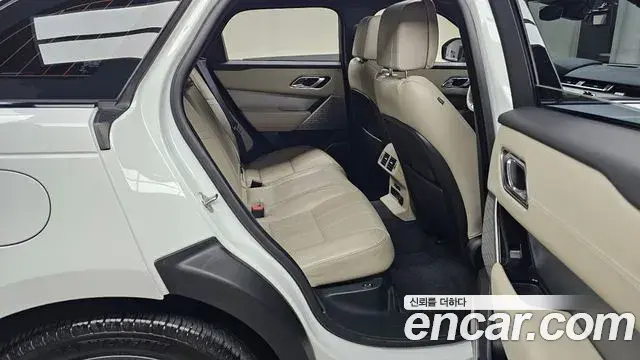 Land Rover Range Rover Velar 2018 — ფოტო 8/36