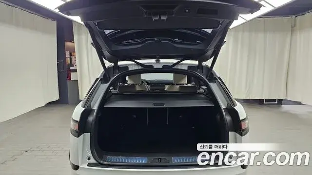 Land Rover Range Rover Velar 2018 — ფოტო 10/36