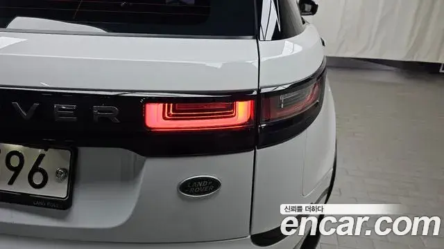 Land Rover Range Rover Velar 2018 — ფოტო 26/36