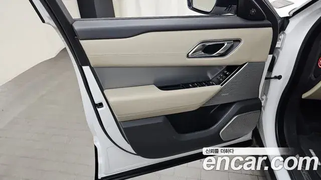 Land Rover Range Rover Velar 2018 — ფოტო 2/36