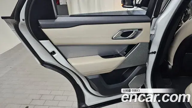 Land Rover Range Rover Velar 2018 — ფოტო 34/36