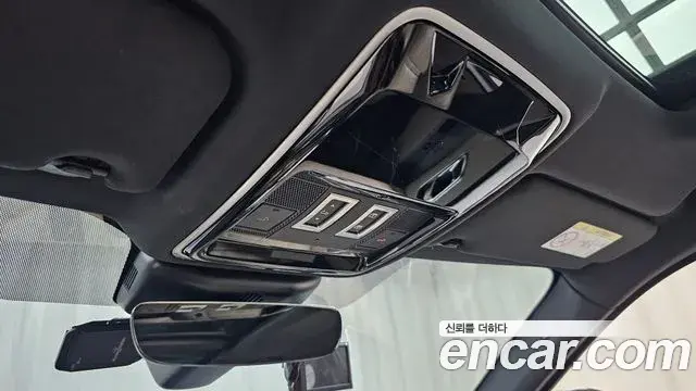 Land Rover Range Rover Velar 2018 — ფოტო 11/36