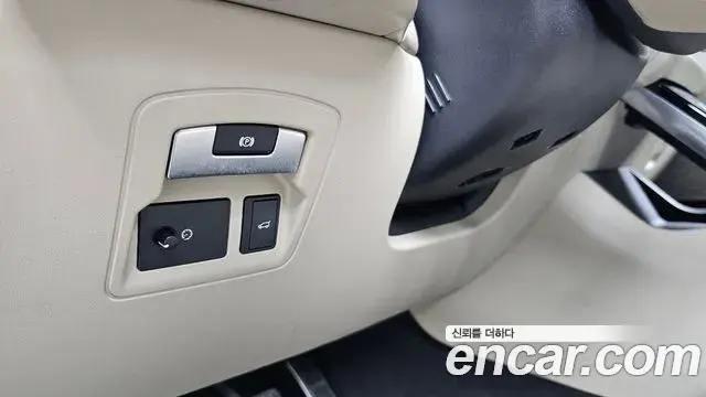 Land Rover Range Rover Velar 2018 — ფოტო 23/36