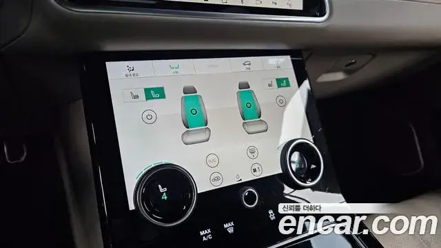 Land Rover Range Rover Velar 2018 — ფოტო 13/36