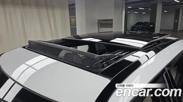 Land Rover Range Rover Velar 2018 — ფოტო 32/36