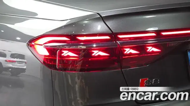 Audi S8 2025 — Şəkil 31/36