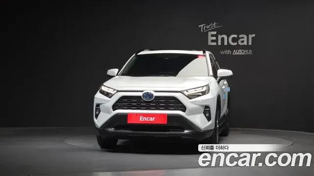 Toyota RAV4 2023 — Şəkil 10/20