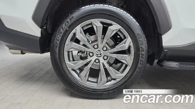 Toyota RAV4 2023 — Şəkil 8/20
