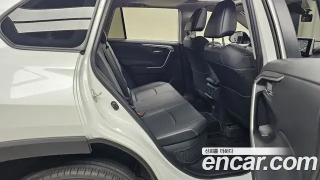 Toyota RAV4 2024 — Şəkil 12/20