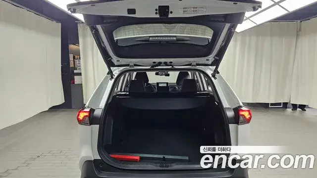 Toyota RAV4 2024 — Şəkil 16/20