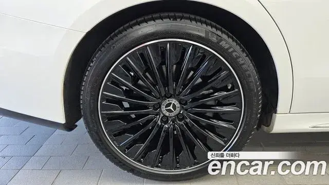 Mercedes-Benz E-Class 2025 — Фото 5/20