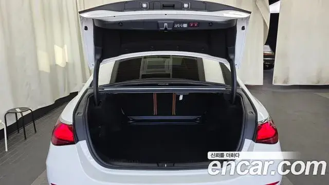 Mercedes-Benz E-Class 2025 — Фото 20/20
