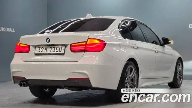 BMW 3 Series 2018 — ფოტო 15/20