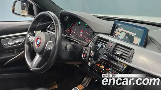 BMW 3 Series 2018 — ფოტო 8/20