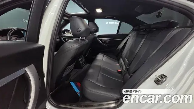 BMW 3 Series 2018 — ფოტო 12/20