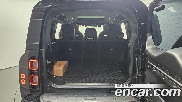 Land Rover Defender 2025 — Фото 10/20