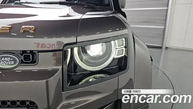 Land Rover Defender 2025 — Фото 17/20