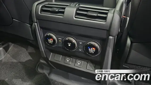 Land Rover Defender 2025 — Фото 18/20